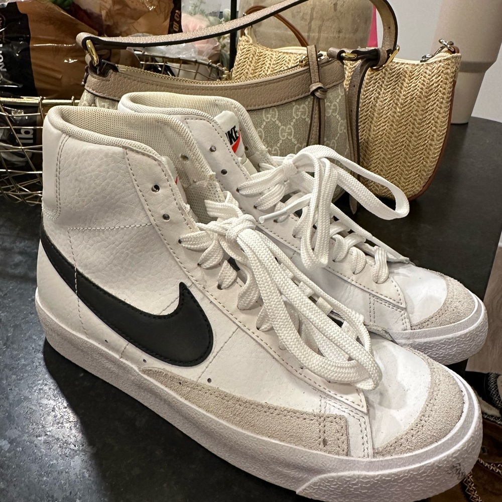 BOYS NIKE SHOES